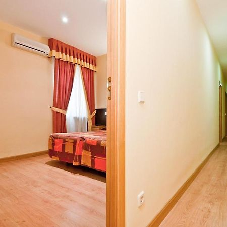 Hostal Las Cortes Мадрид Екстериор снимка