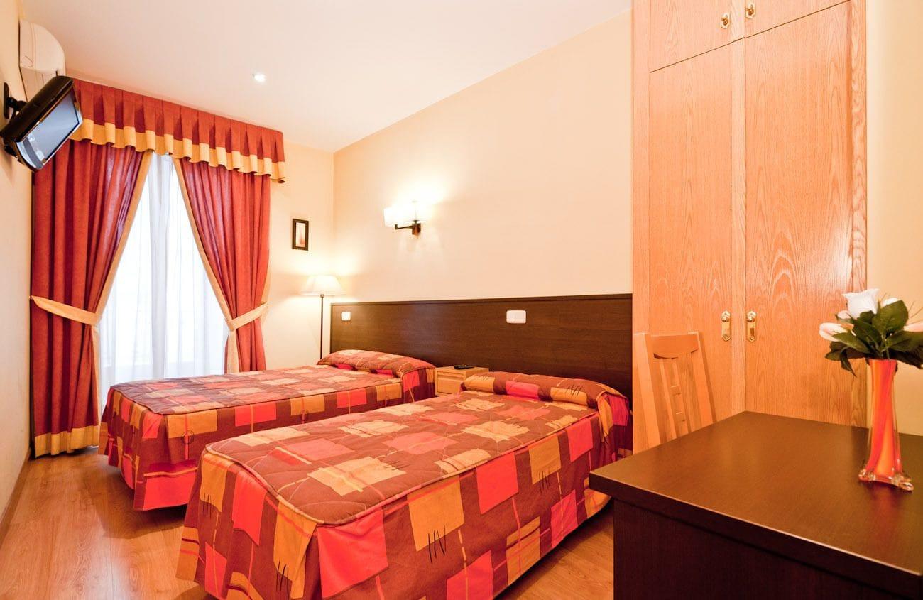 Hostal Las Cortes Мадрид Екстериор снимка