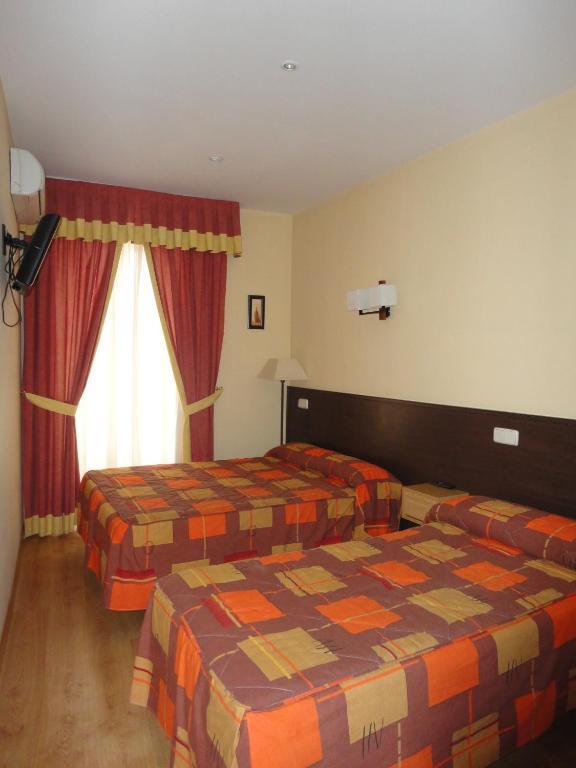 Hostal Las Cortes Мадрид Екстериор снимка