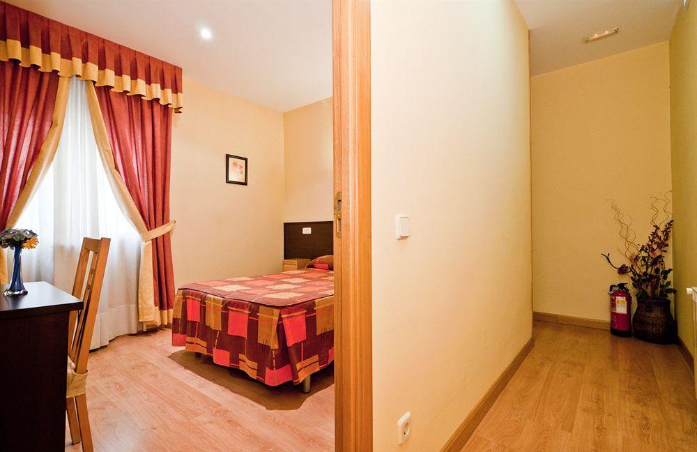 Hostal Las Cortes Мадрид Екстериор снимка
