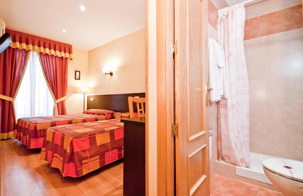 Hostal Las Cortes Мадрид Екстериор снимка