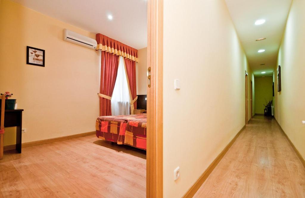 Hostal Las Cortes Мадрид Екстериор снимка