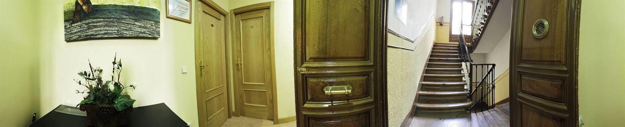 Hostal Las Cortes Мадрид Екстериор снимка